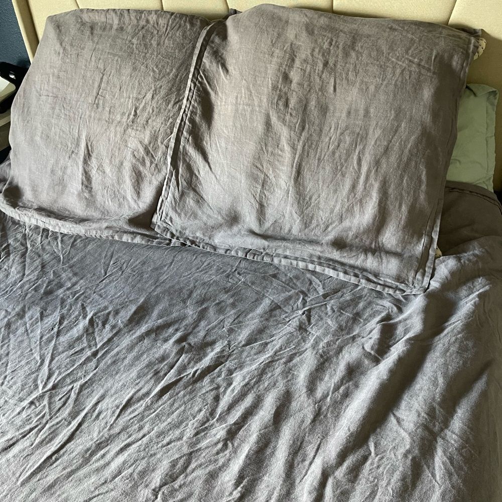 Crate & Barrel Lino II Full/Queen Duvet Cover and Two Euro Shams in Dark Grey - Picture 2 of 11